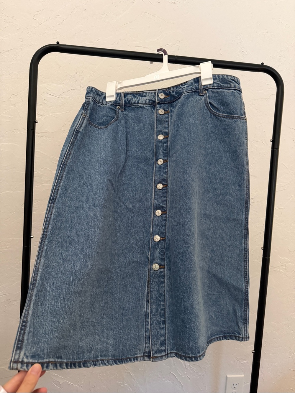 Old Navy Button-Front Denim Midi Skirt in Blue
